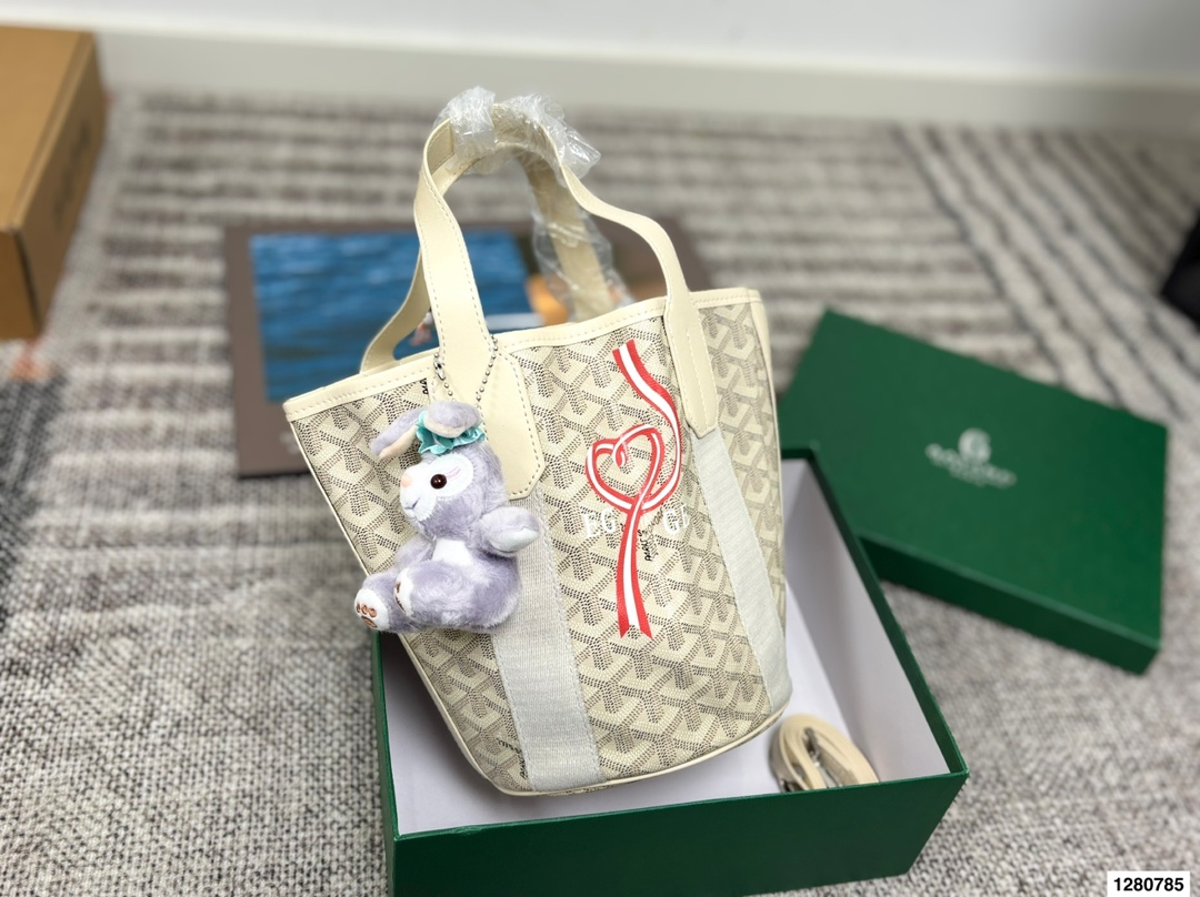 p95(挂件随机)无盒 goyard戈雅Belharra沙滩包|度假凹造型必备神器值与实用并存,随手一拍就是ins风大片!尺寸17×22