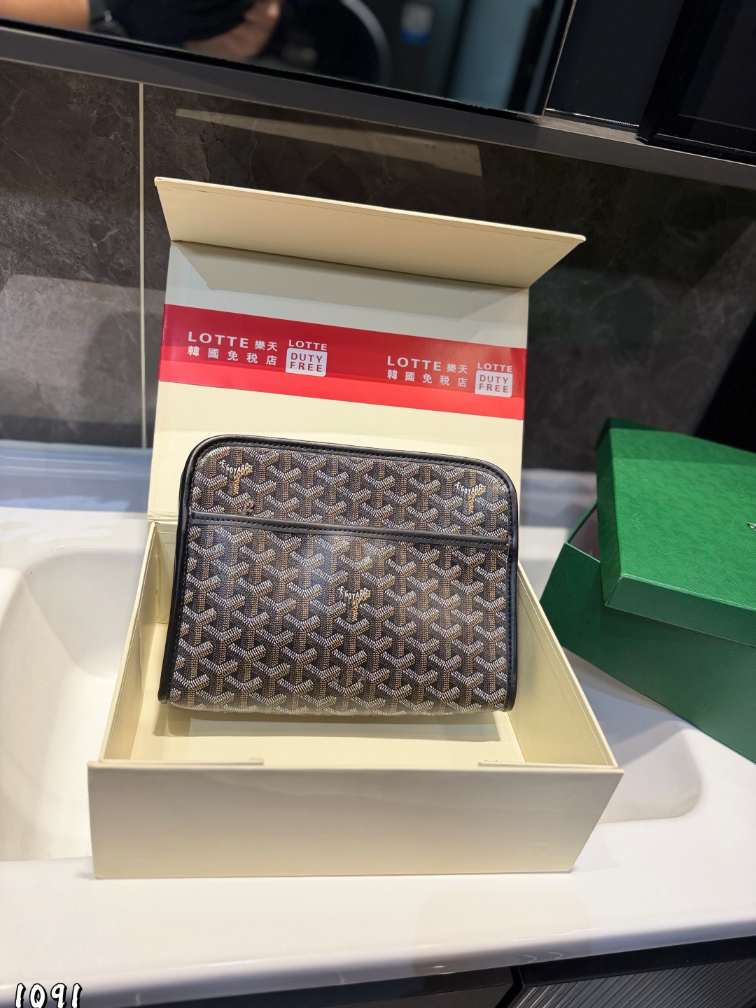 ❤️P125（礼盒包装）❤️ 戈雅 GOYARD 手包男生女生🉑️用！上身效果绝绝子~日常非常好搭配哦~男生女生都可以入手！尺寸：25 19