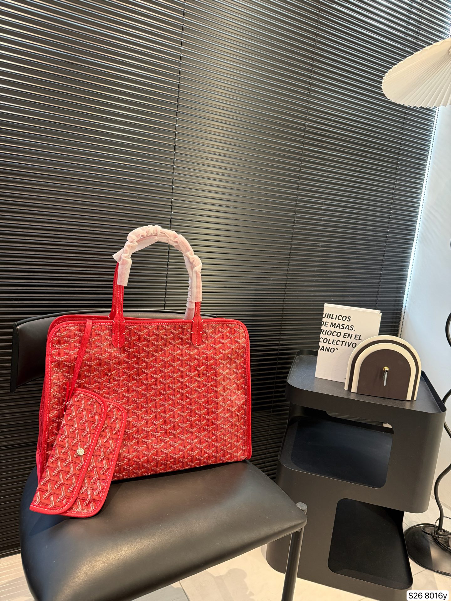 P180 戈雅Goyard Bellechasse 通勤包包王者级别 众手柄长度更长更实用 自重非常轻便能装 这就是 Goyard 包包的魅力 尺寸:41 29 货号8016y