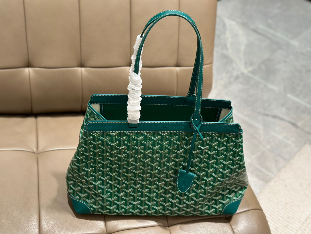 戈雅购物袋 p180 goyard Bellechasse Biaud通勤包白领金领必备款哦 通勤包，有型又轻便 内部底部附有底板，有支撑力, 并且是唯一-- 款自带包夹的款式36&times;26无盒