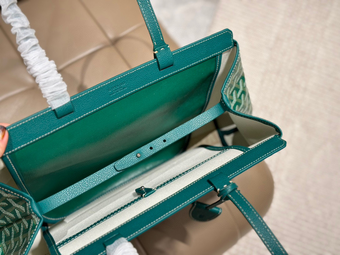 戈雅购物袋 p180 goyard Bellechasse Biaud通勤包白领金领必备款哦 通勤包，有型又轻便 内部底部附有底板，有支撑力, 并且是唯一-- 款自带包夹的款式36&times;26无盒