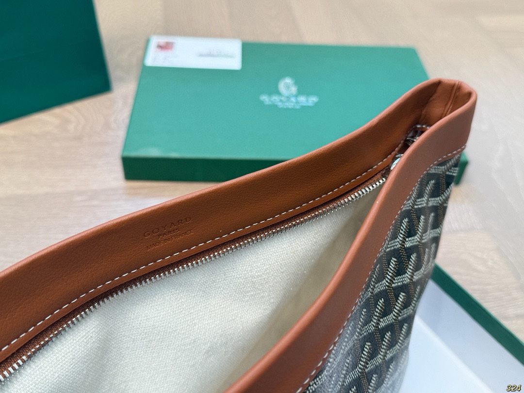 ¥140配盒 戈雅Goyard 手拿包 时髦感一秒来袭 是美女们喜欢的调调~ 尺寸25 20