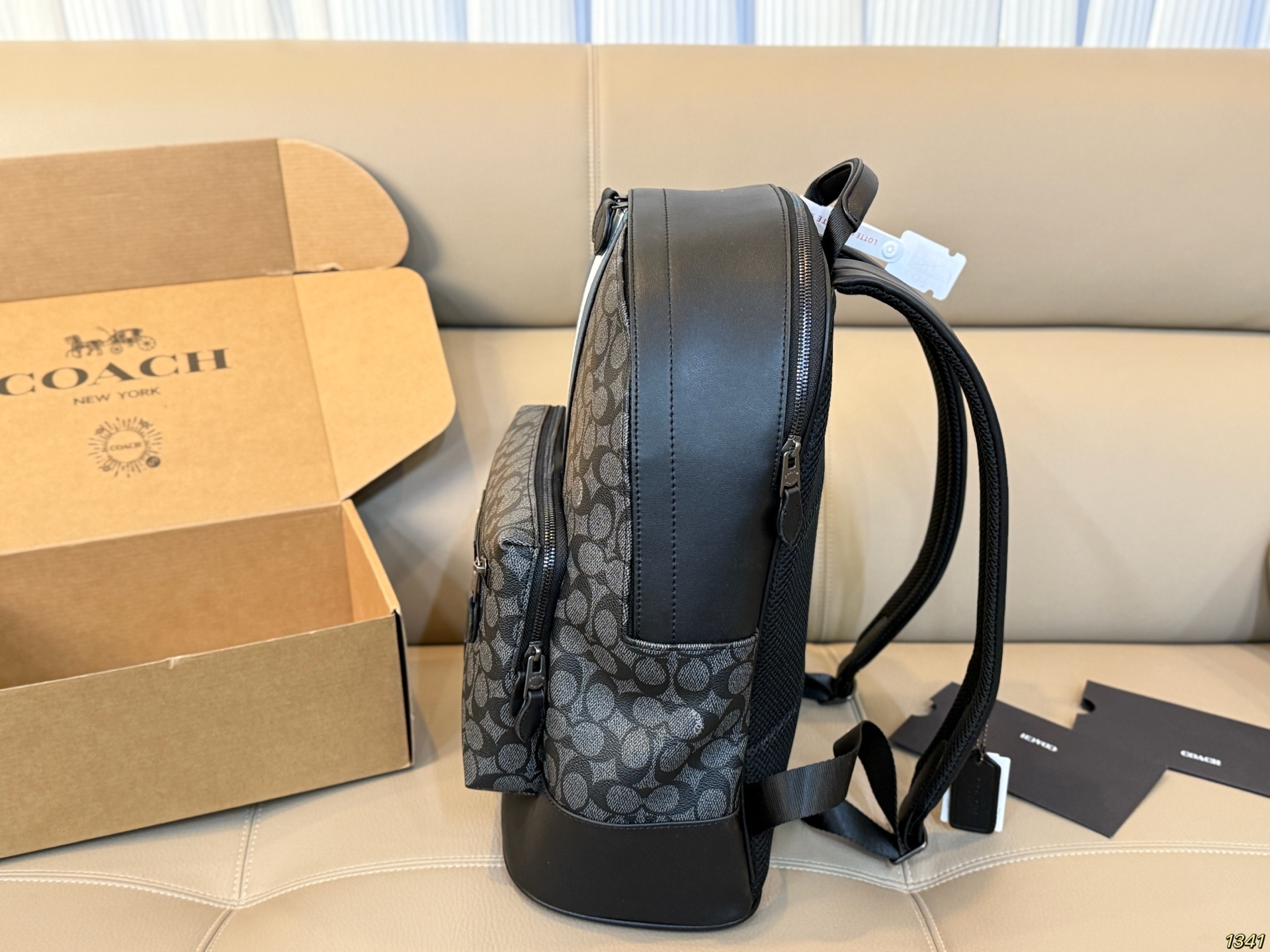 净版¥190蓝条¥200 蔻驰coach双肩包 经典中透露着时尚 有它旅游又安排起来啦! 尺寸32 38