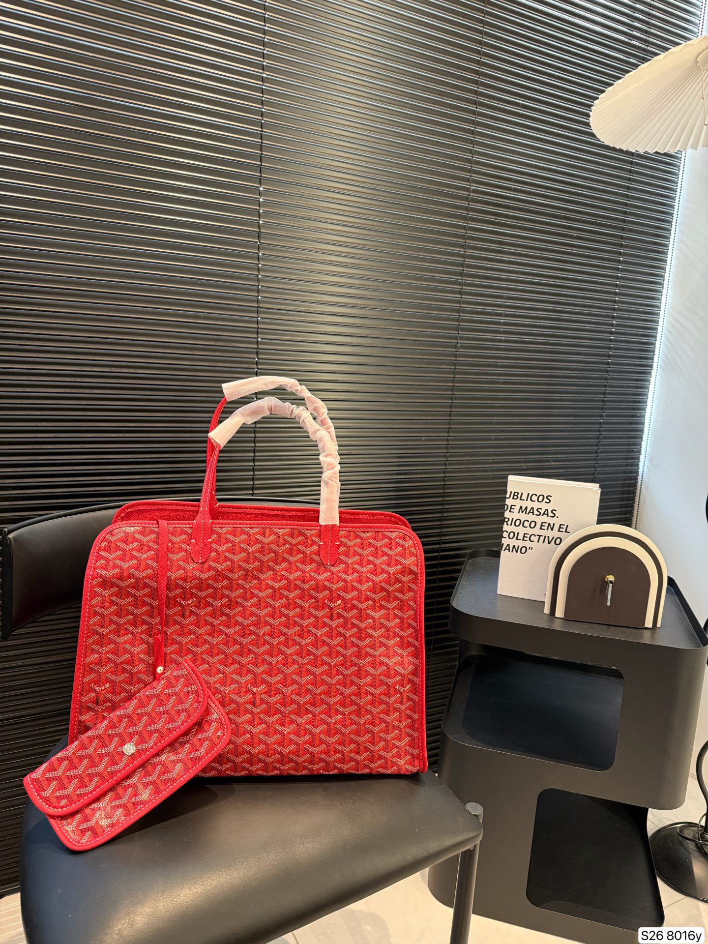 P180 戈雅Goyard Bellechasse 通勤包包王者级别 众手柄长度更长更实用 自重非常轻便能装 这就是 Goyard 包包的魅力 尺寸:41 29 货号8016y