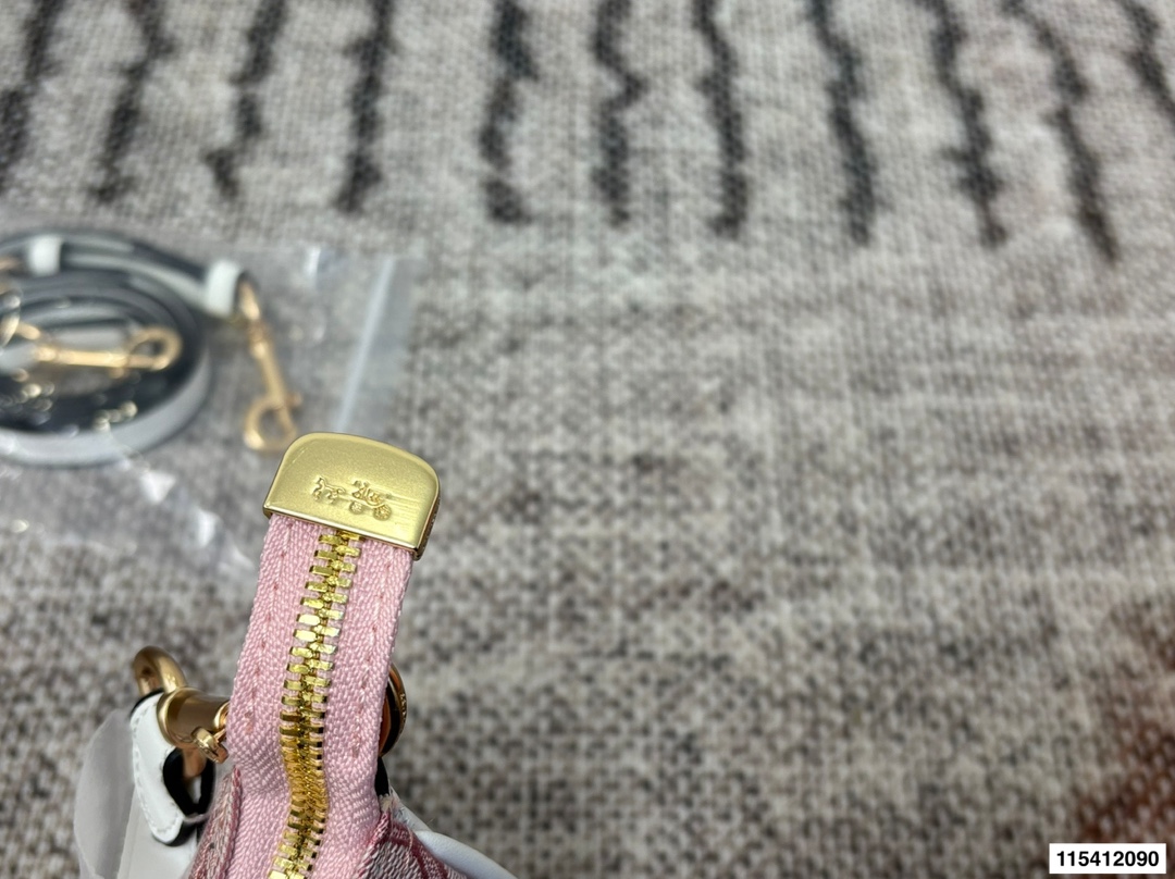 p120 礼盒包装🎁 COACH蔻驰 奥莱24新KLEO月牙豌豆单肩腋下包Coach🍉新款 蔻驰原单麻将包 ykk原单五金搭配精致面料 做工完美百搭神器 尺寸:24.13