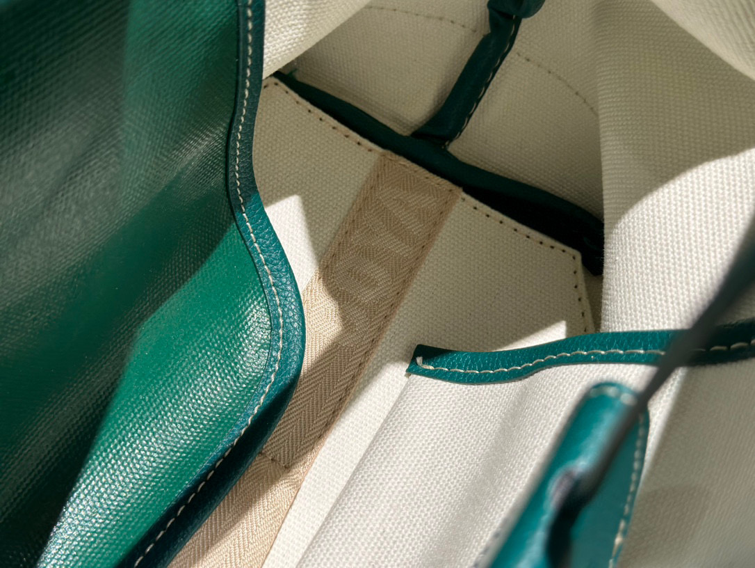 戈雅购物袋 p180 goyard Bellechasse Biaud通勤包白领金领必备款哦 通勤包，有型又轻便 内部底部附有底板，有支撑力, 并且是唯一-- 款自带包夹的款式36&times;26无盒