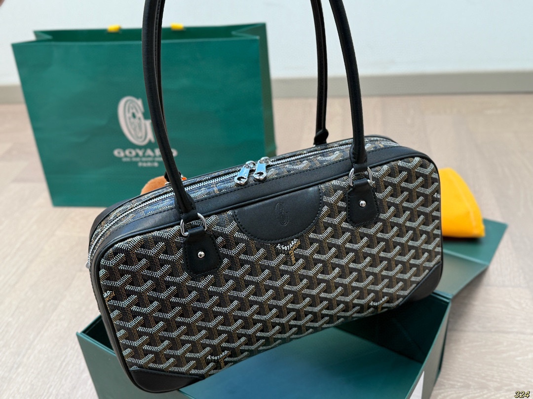 ¥180折叠盒 Goyard 戈雅新款腋下包 保龄球包轻奢百搭,时髦百搭✔️ 容量超大☑️ 超级实用~ 谁用谁爱的戈雅通勤潮酷两不误‼️ 尺寸34 17