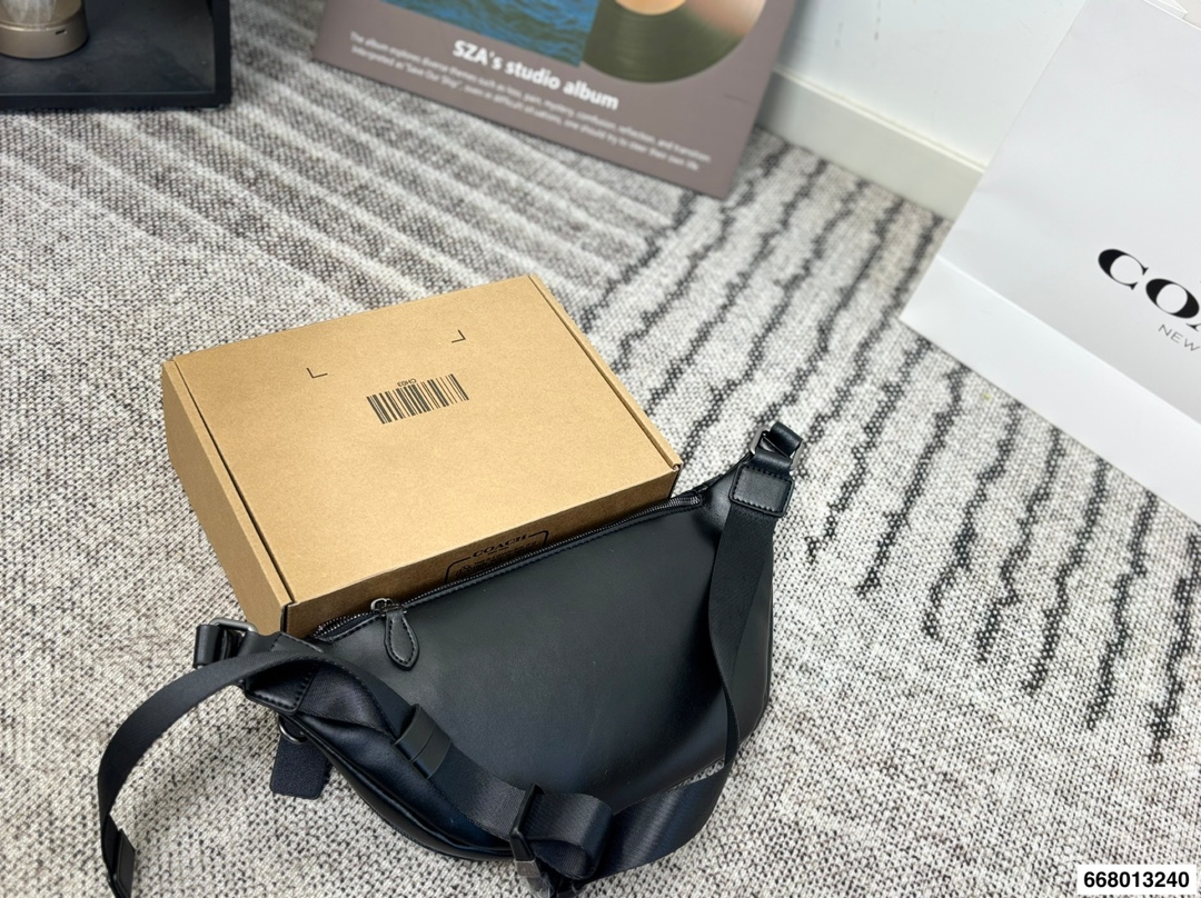 p140 包包推荐| COACH WARREN男士腰包这款男腰包真的是YYDS 潮男怎么搭都非常好看! LV同款但价格超级平价! 尺寸30.16