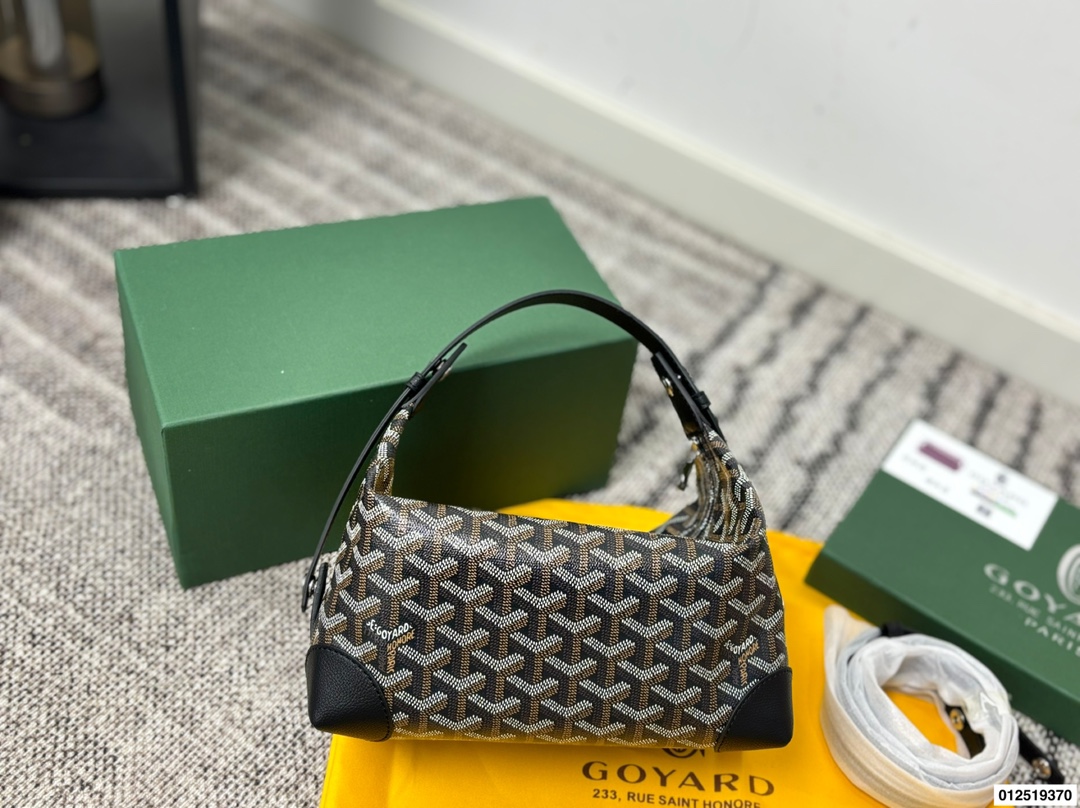 P150 配礼盒 Goyard NBA球星最爱的手拿包！洗漱包 #goyard 戈雅狗牙包 原单品质 不是定型的有多种使用方式 尺寸23 13 货号555698