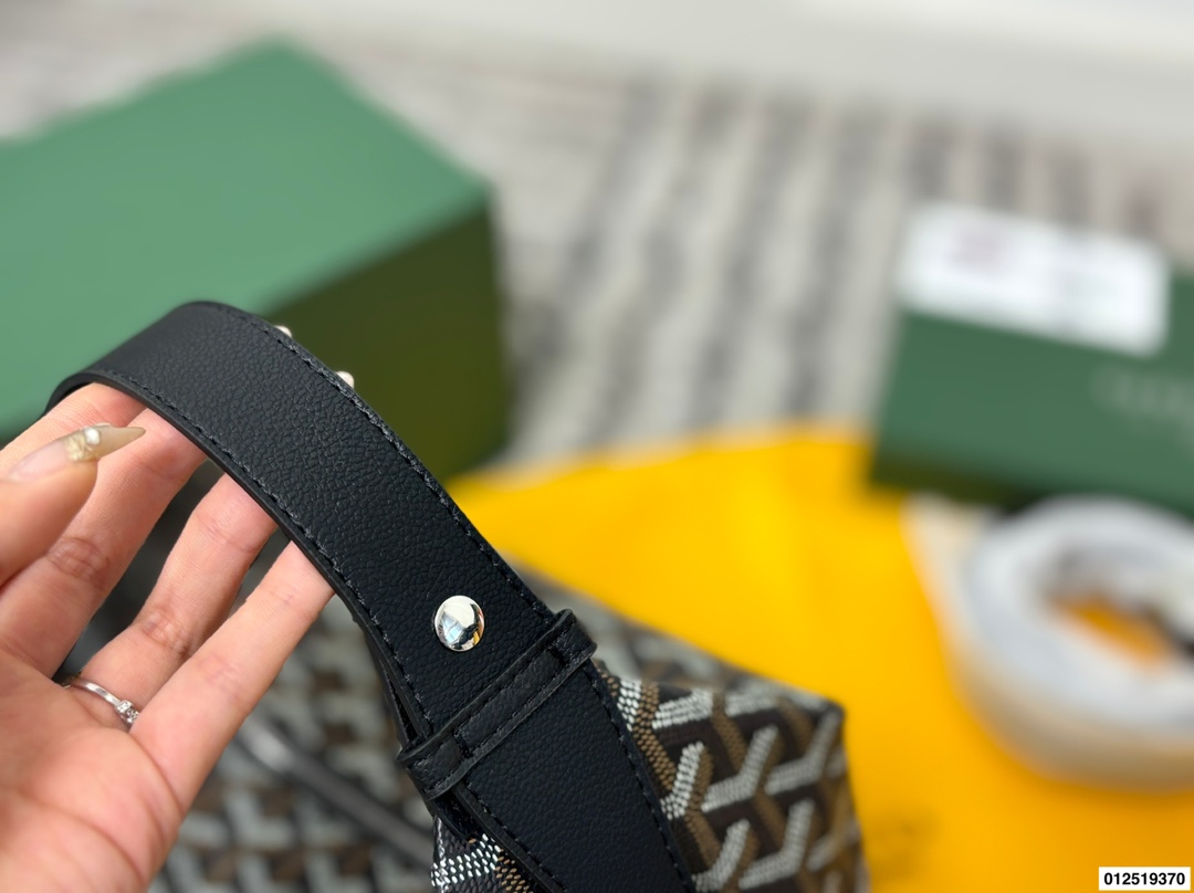 P150 配礼盒 Goyard NBA球星最爱的手拿包！洗漱包 #goyard 戈雅狗牙包 原单品质 不是定型的有多种使用方式 尺寸23 13 货号555698