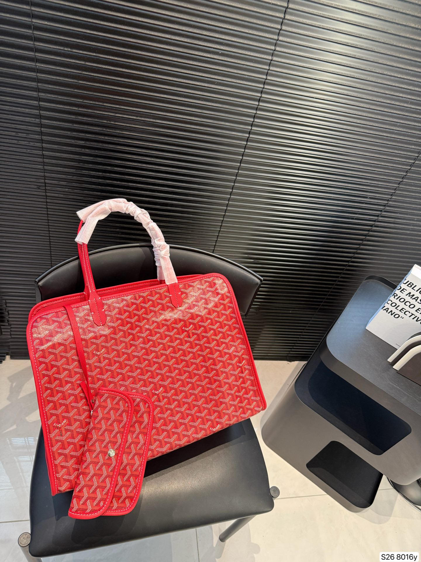 P180 戈雅Goyard Bellechasse 通勤包包王者级别 众手柄长度更长更实用 自重非常轻便能装 这就是 Goyard 包包的魅力 尺寸:41 29 货号8016y