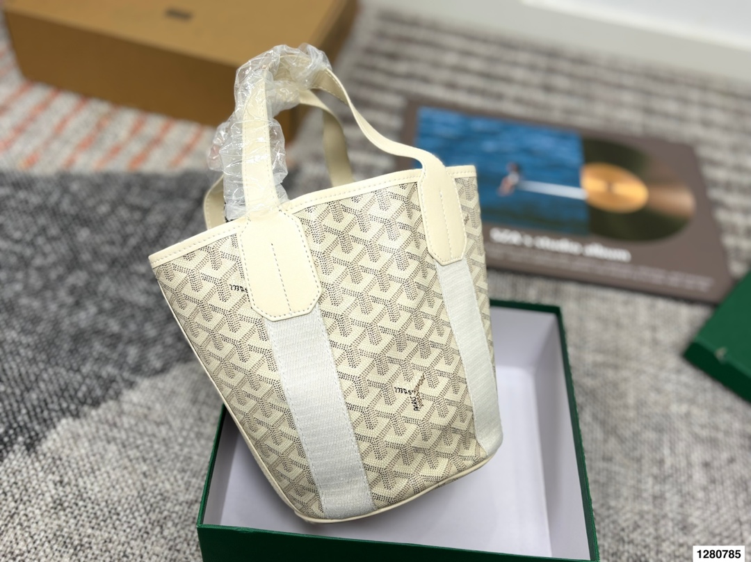 p95(挂件随机)无盒 goyard戈雅Belharra沙滩包|度假凹造型必备神器值与实用并存,随手一拍就是ins风大片!尺寸17×22