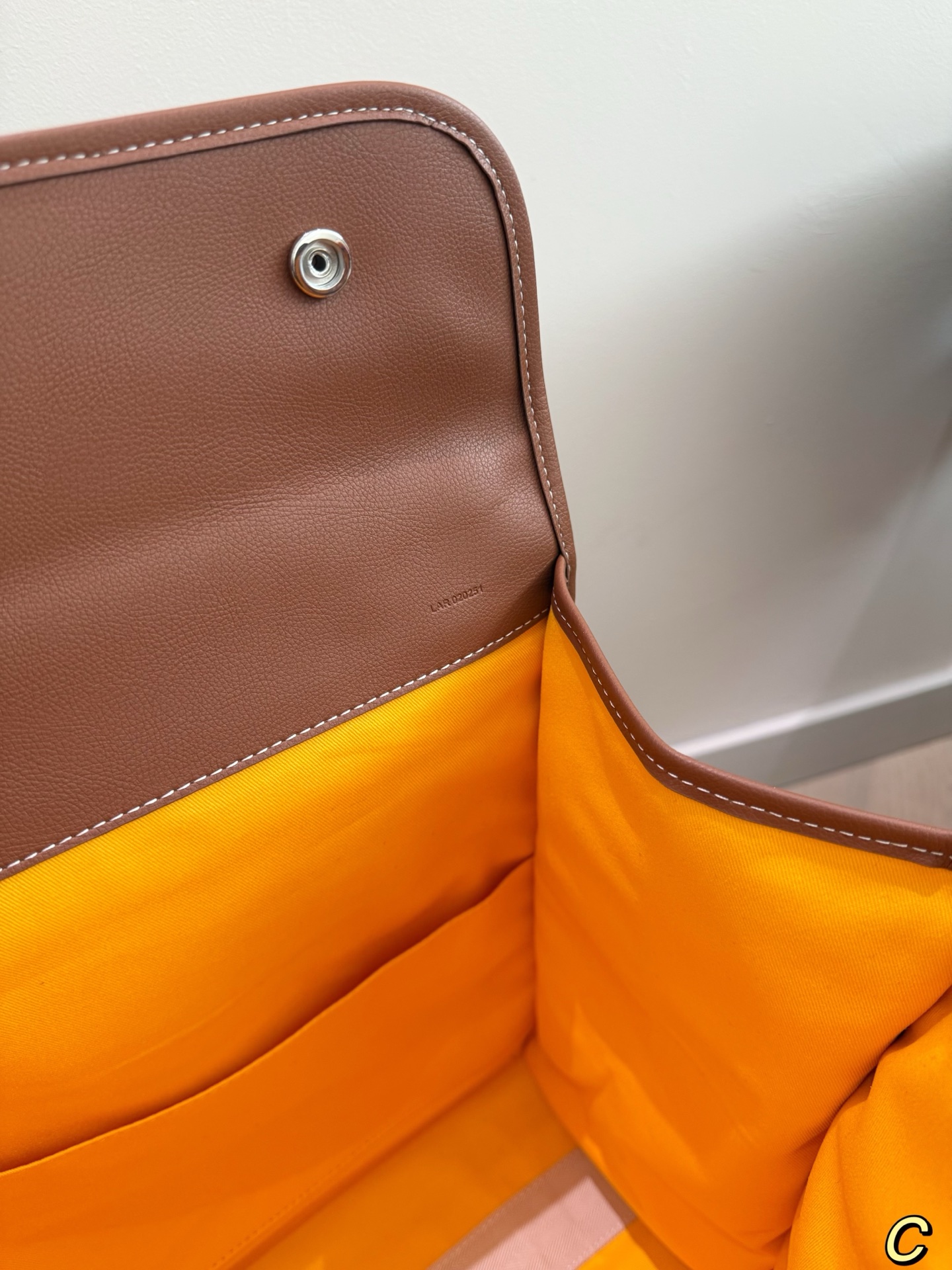 P200 配礼盒🎁 size:33*37cm Goyard 戈雅 双肩包 复古又减龄 容量真的超级大!! 装下笔记本妥妥滴! 男女通用!真的超级划算!