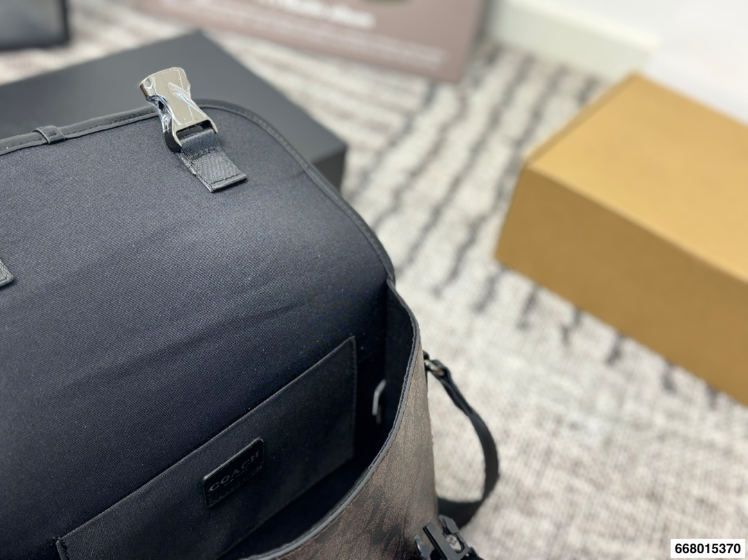 p150配礼盒 COACH男士League二合一混合斜挎包这款二合一混合斜挎包，中性风格，男女皆可背,情侣款组合!肩带句调节长短，单肩，斜挎都可 尺寸28.23