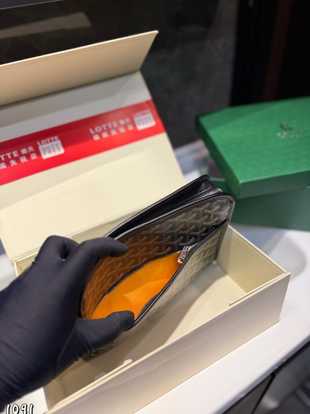 ❤️P125（礼盒包装）❤️ 戈雅 GOYARD 手包男生女生🉑️用！上身效果绝绝子~日常非常好搭配哦~男生女生都可以入手！尺寸：25 19