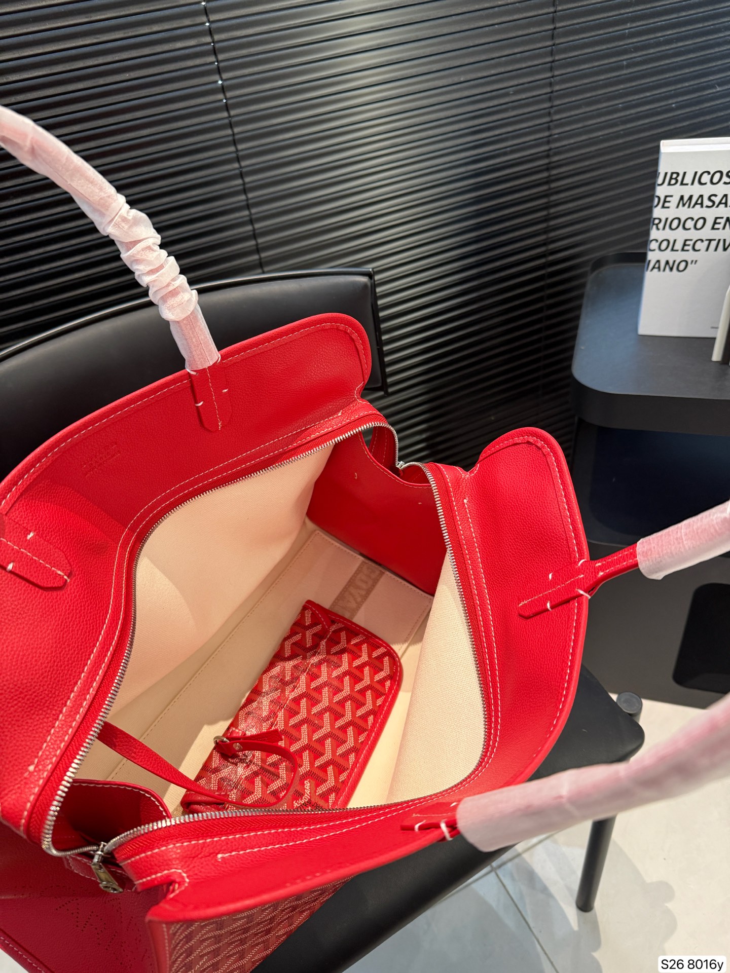 P180 戈雅Goyard Bellechasse 通勤包包王者级别 众手柄长度更长更实用 自重非常轻便能装 这就是 Goyard 包包的魅力 尺寸:41 29 货号8016y