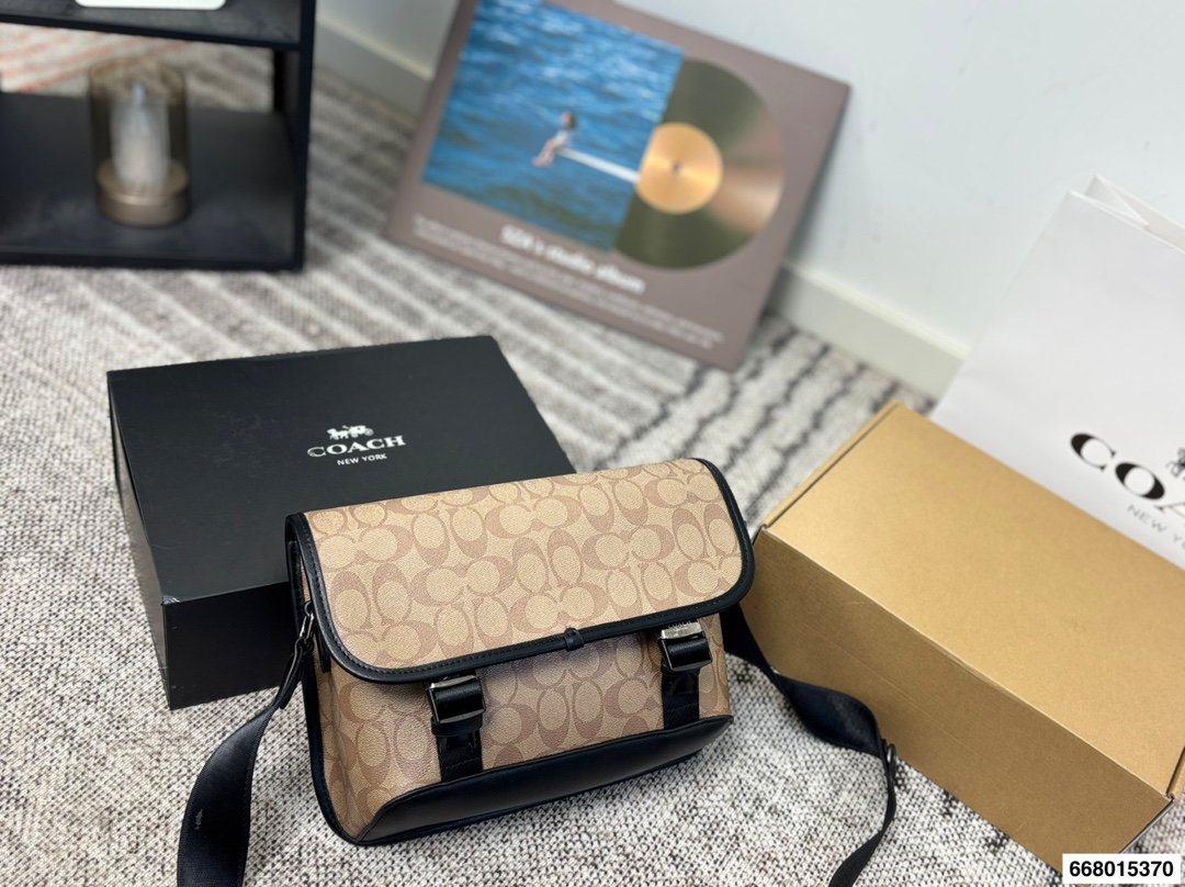 p150配礼盒 COACH男士League二合一混合斜挎包这款二合一混合斜挎包，中性风格，男女皆可背,情侣款组合!肩带句调节长短，单肩，斜挎都可 尺寸28.23