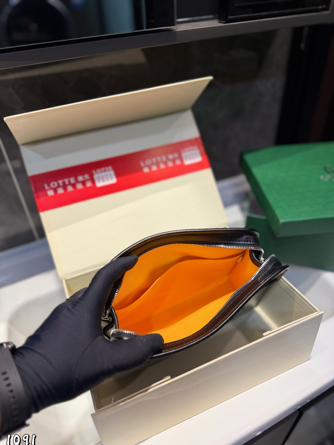 ❤️P125（礼盒包装）❤️ 戈雅 GOYARD 手包男生女生🉑️用！上身效果绝绝子~日常非常好搭配哦~男生女生都可以入手！尺寸：25 19