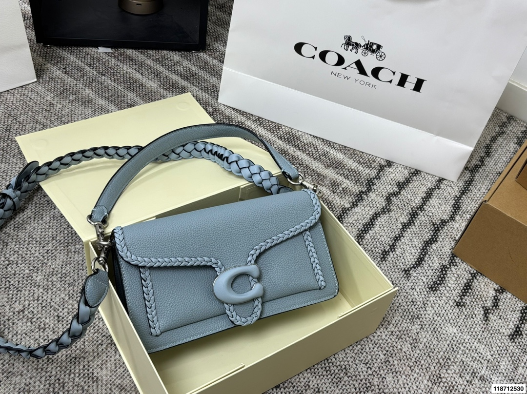 P170 蔻驰COACH Tabby编织酒神包 设计真的是开挂了上身效果绝美 一年四季搭配绝绝子 尺寸26&times;15配盒