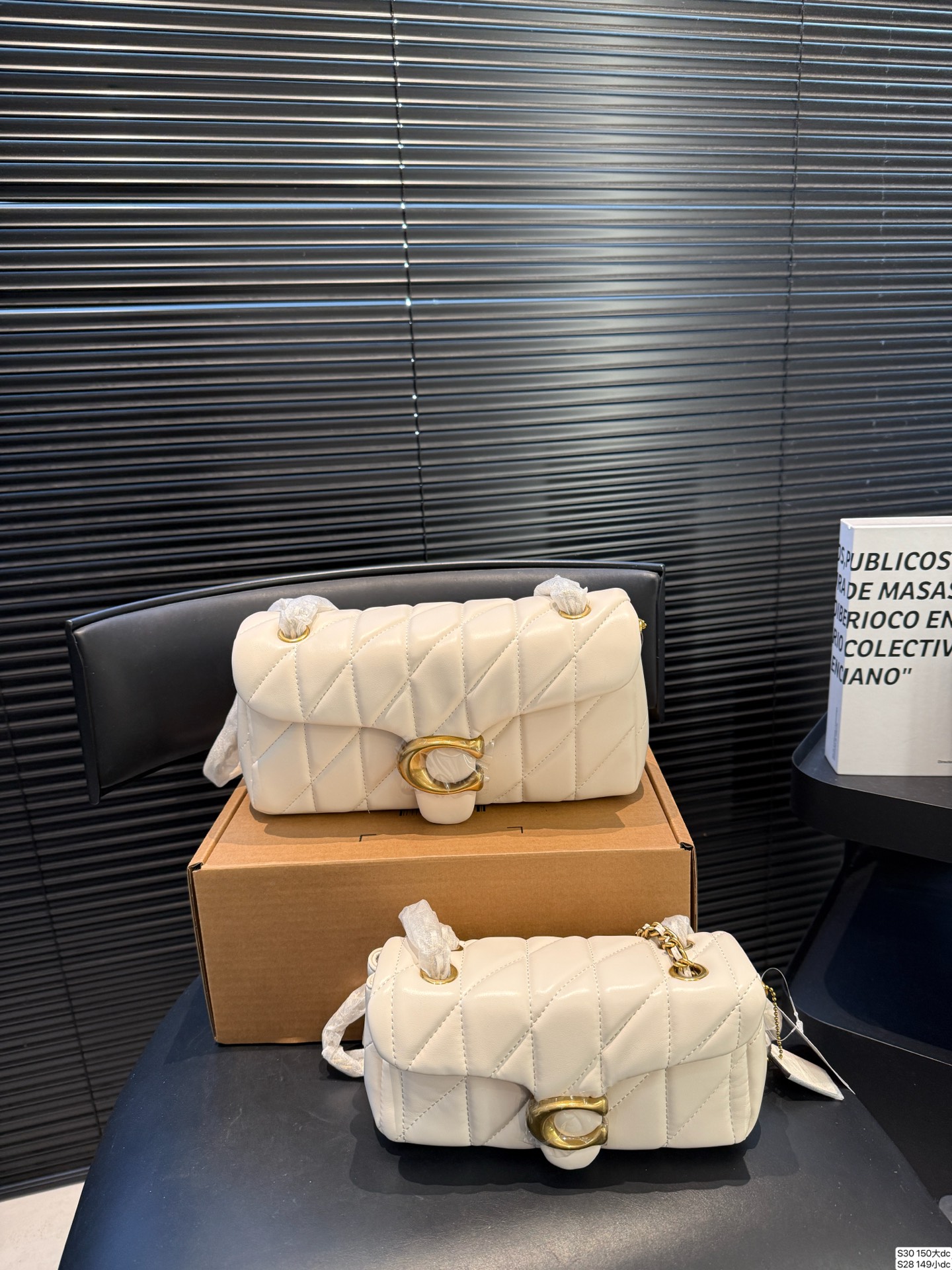 大P200 小P190 配飞机盒 百搭神器&mdash;tabby 蔻驰酒神新品 Quilted Tabby 链条版Tabby 这你能忍住?? 满满的小细节&hellip; 尺寸大号 26 13 小号20 10 货号大150 小149