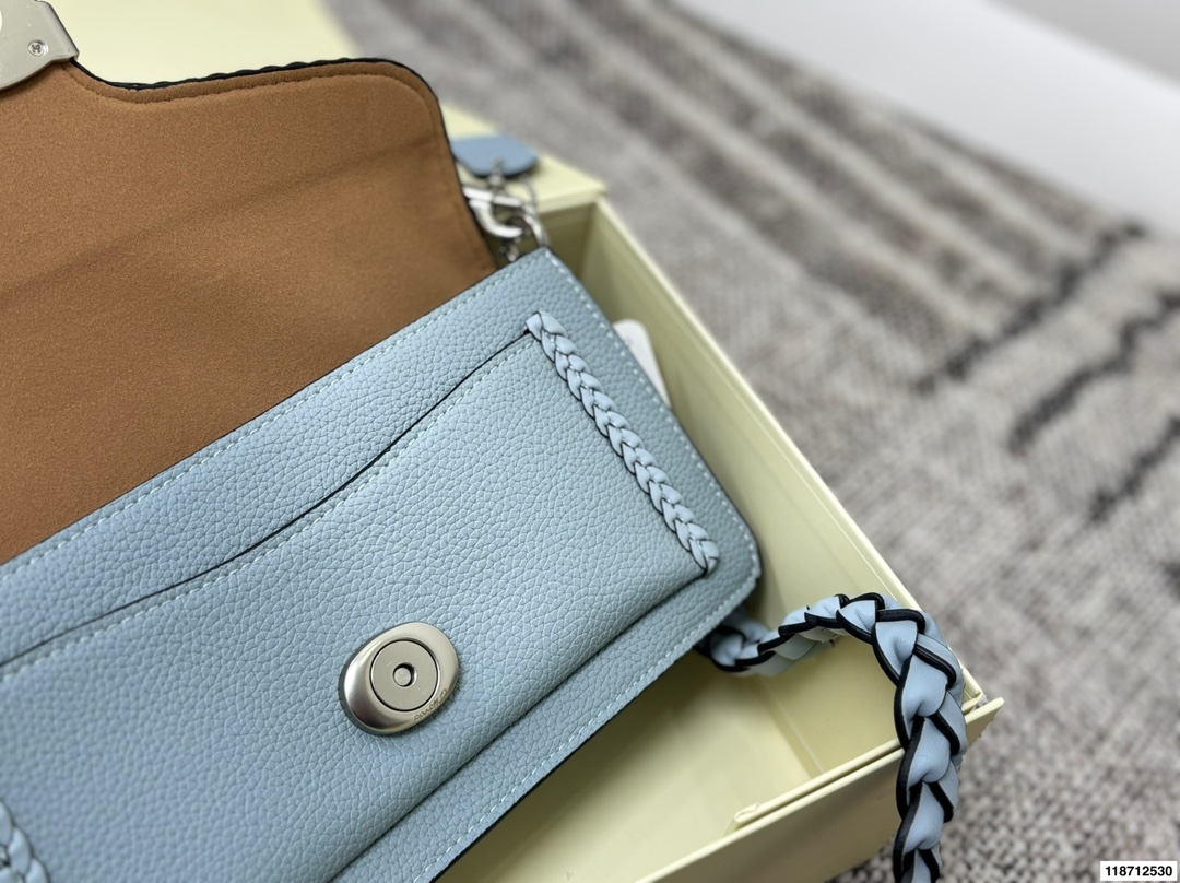 P170 蔻驰COACH Tabby编织酒神包 设计真的是开挂了上身效果绝美 一年四季搭配绝绝子 尺寸26&times;15配盒