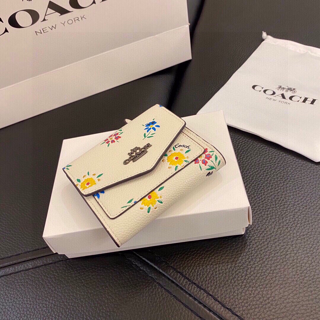 P105🎀🎀颜色 黑🎀尺寸 11x10🎀蔻驰专柜爆款👍原版牛皮三折短款钱包🔥精美设计手感一流美妞必备实物超级美🆕❤️