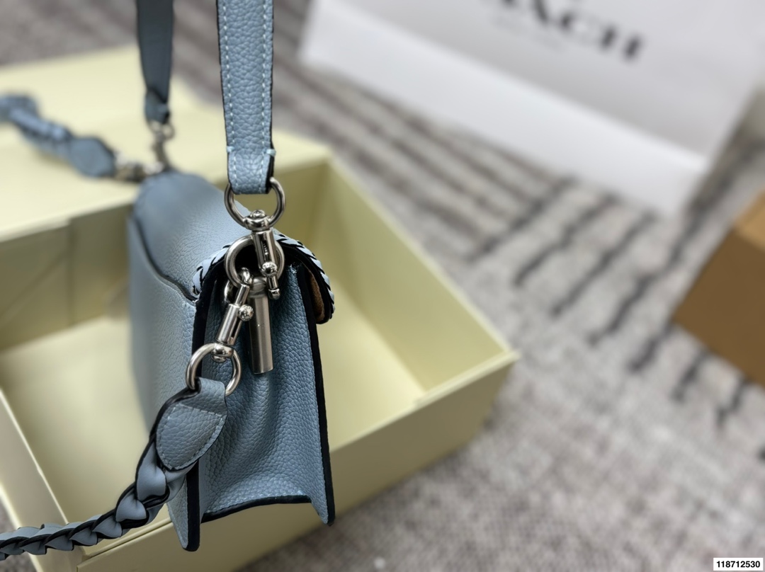 P170 蔻驰COACH Tabby编织酒神包 设计真的是开挂了上身效果绝美 一年四季搭配绝绝子 尺寸26&times;15配盒