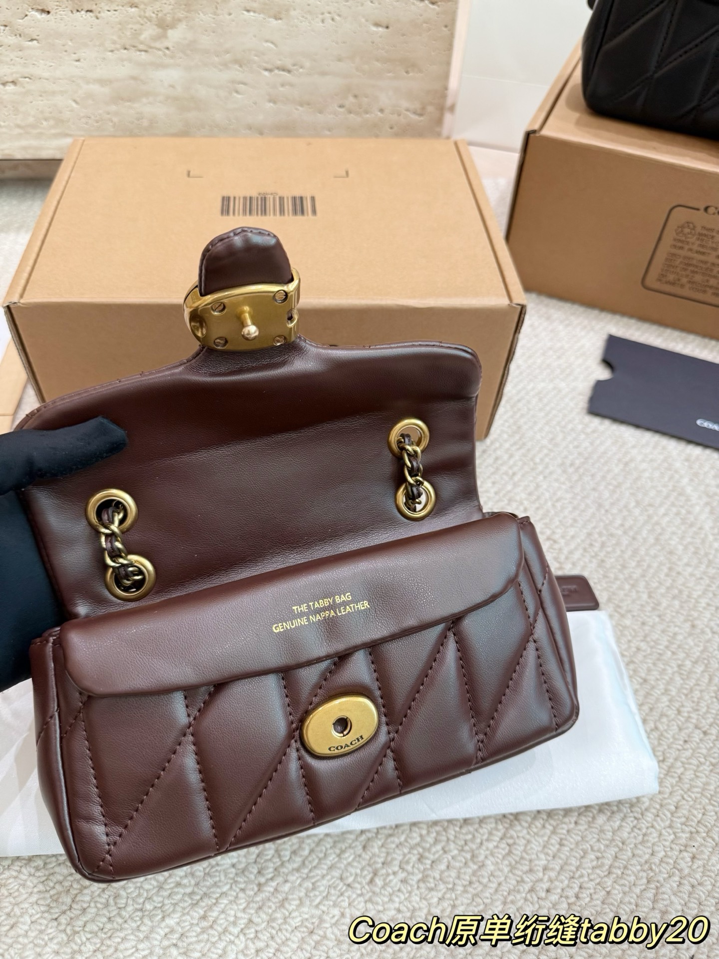 P190 原版品质 小号尺寸20.9配礼盒🎁 蔻驰酒神新品 Quilted Tabby 链条版 Tabby 这你能忍住?? 满满的小细节