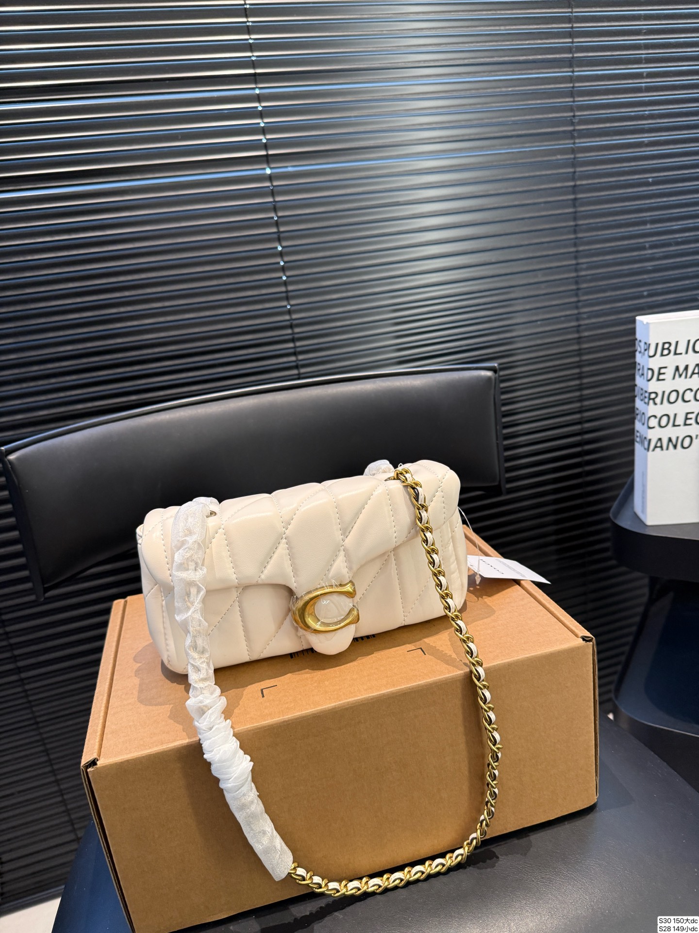 大P200 小P190 配飞机盒 百搭神器&mdash;tabby 蔻驰酒神新品 Quilted Tabby 链条版Tabby 这你能忍住?? 满满的小细节&hellip; 尺寸大号 26 13 小号20 10 货号大150 小149