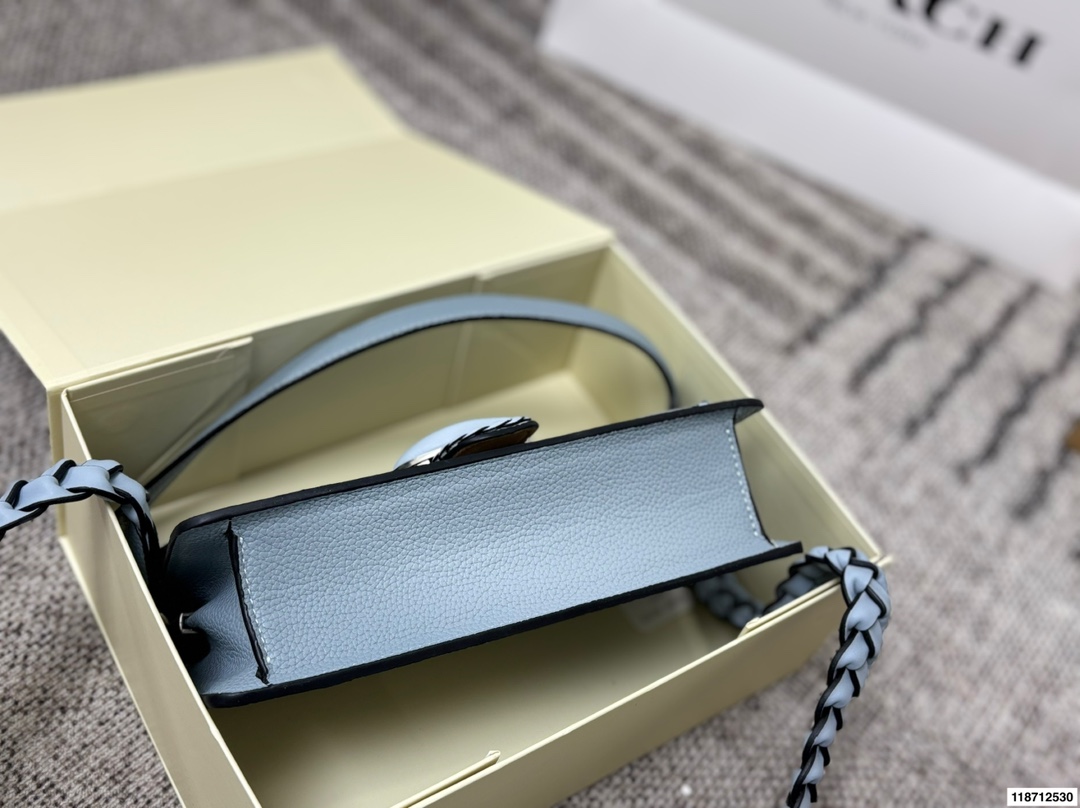 P170 蔻驰COACH Tabby编织酒神包 设计真的是开挂了上身效果绝美 一年四季搭配绝绝子 尺寸26&times;15配盒