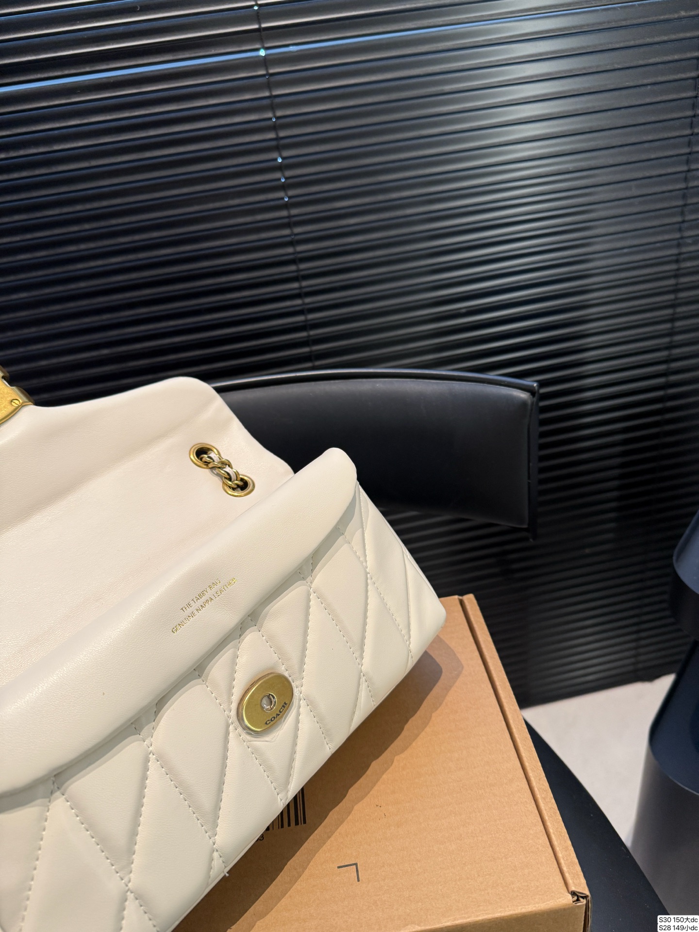 大P200 小P190 配飞机盒 百搭神器&mdash;tabby 蔻驰酒神新品 Quilted Tabby 链条版Tabby 这你能忍住?? 满满的小细节&hellip; 尺寸大号 26 13 小号20 10 货号大150 小149