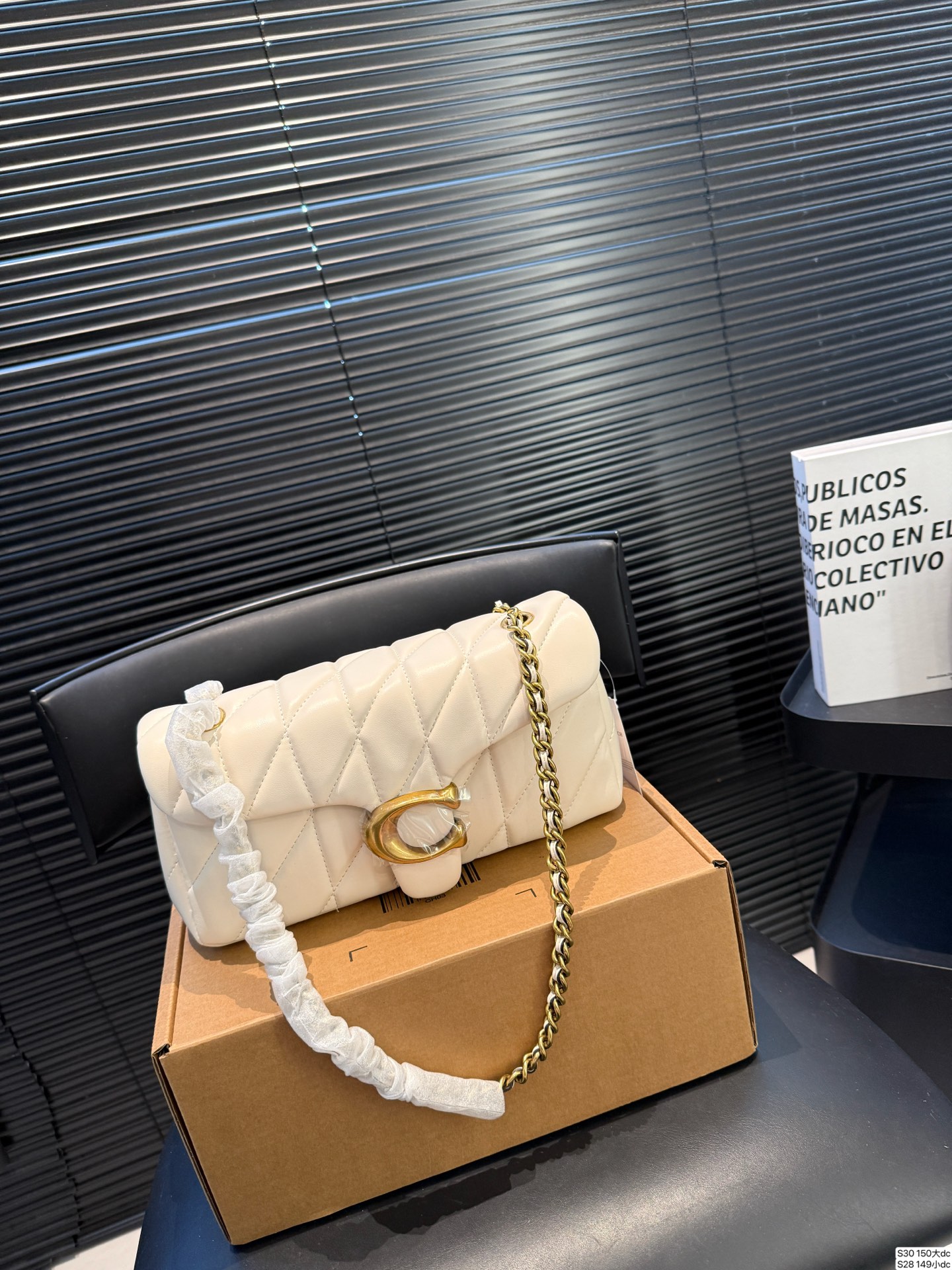 大P200 小P190 配飞机盒 百搭神器&mdash;tabby 蔻驰酒神新品 Quilted Tabby 链条版Tabby 这你能忍住?? 满满的小细节&hellip; 尺寸大号 26 13 小号20 10 货号大150 小149