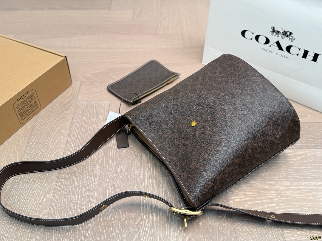 ¥180/¥170飞机盒 蔻驰coach Bleecker新款水桶包托特包 质地柔软,手感舒适,使用时能够完美贴合身体,带来舒适体验。 搭配上具有很高的灵活性,轻松打造不同风格。具有一种复古不羁的风格, 与年轻人追求自由、独立的个性不谋而合。 尺寸27 28/20 22