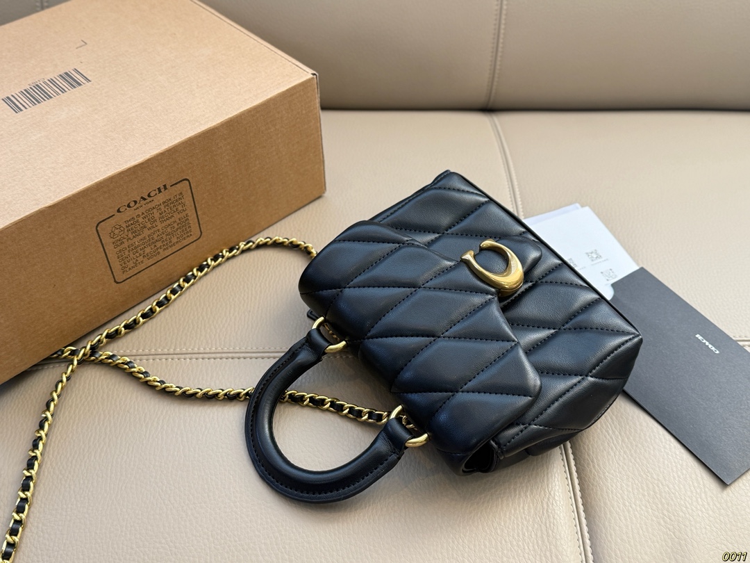 &yen;150飞机盒 蔻驰COACH方胖子 coach Tabby 自重轻便，随意搭配 尺寸18 13