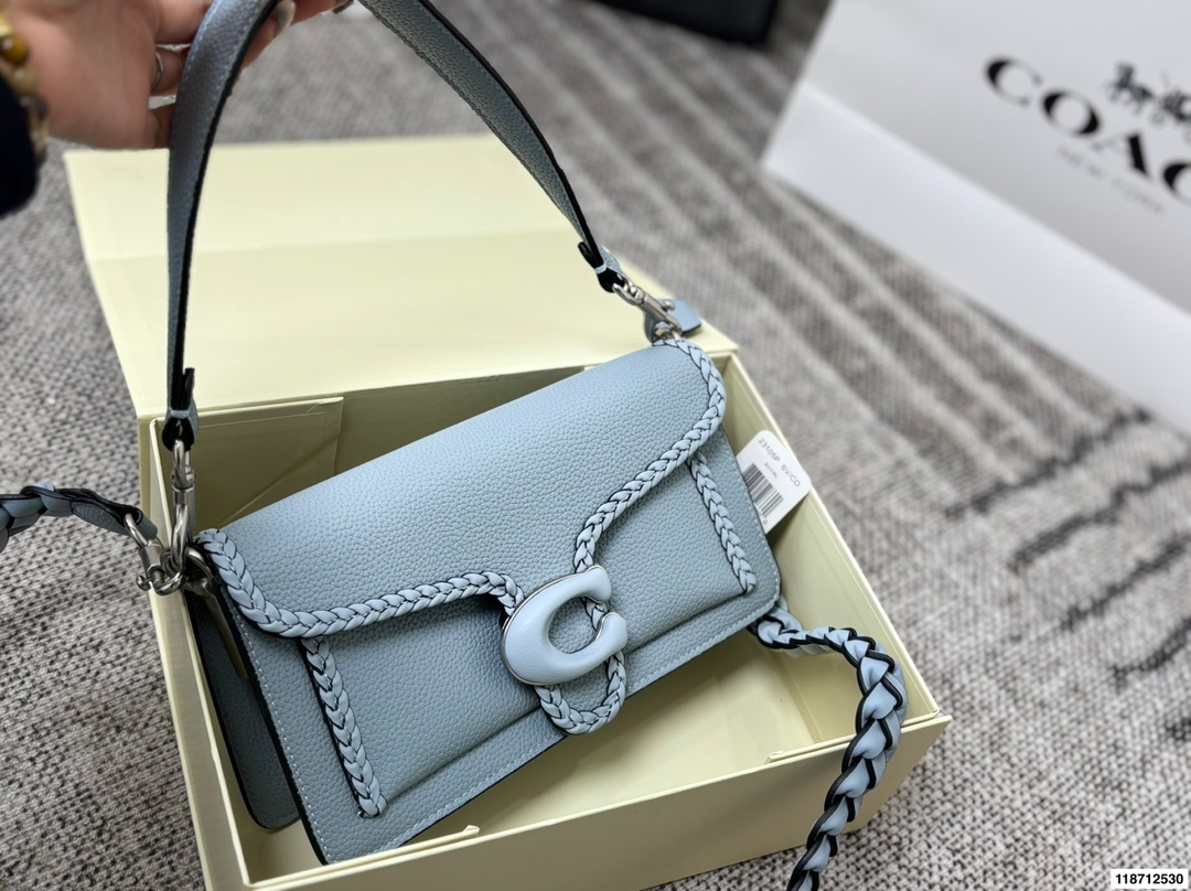 P170 蔻驰COACH Tabby编织酒神包 设计真的是开挂了上身效果绝美 一年四季搭配绝绝子 尺寸26&times;15配盒