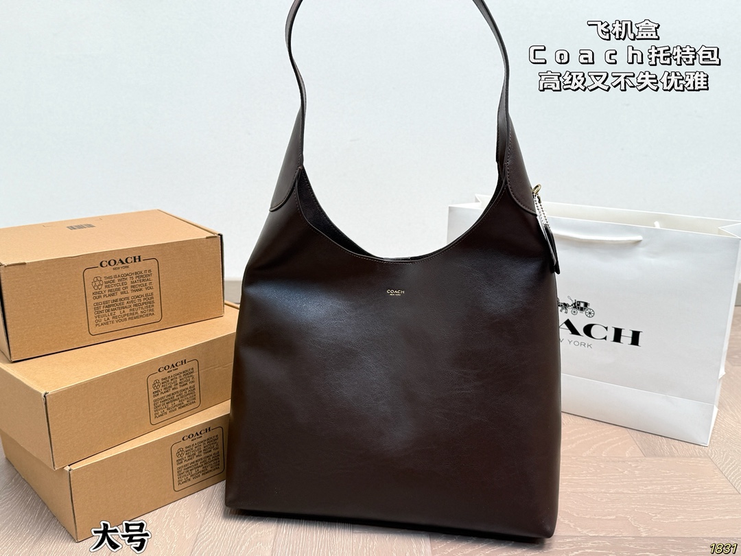 &yen;210/&yen;180/&yen;170飞机盒 蔻驰Coach托特包 颜色搭配很有复古的感觉 高级又不失优雅 超有氛围感 通勤 休闲 约会通通可搭 尺寸：38 32/27 21/22 13