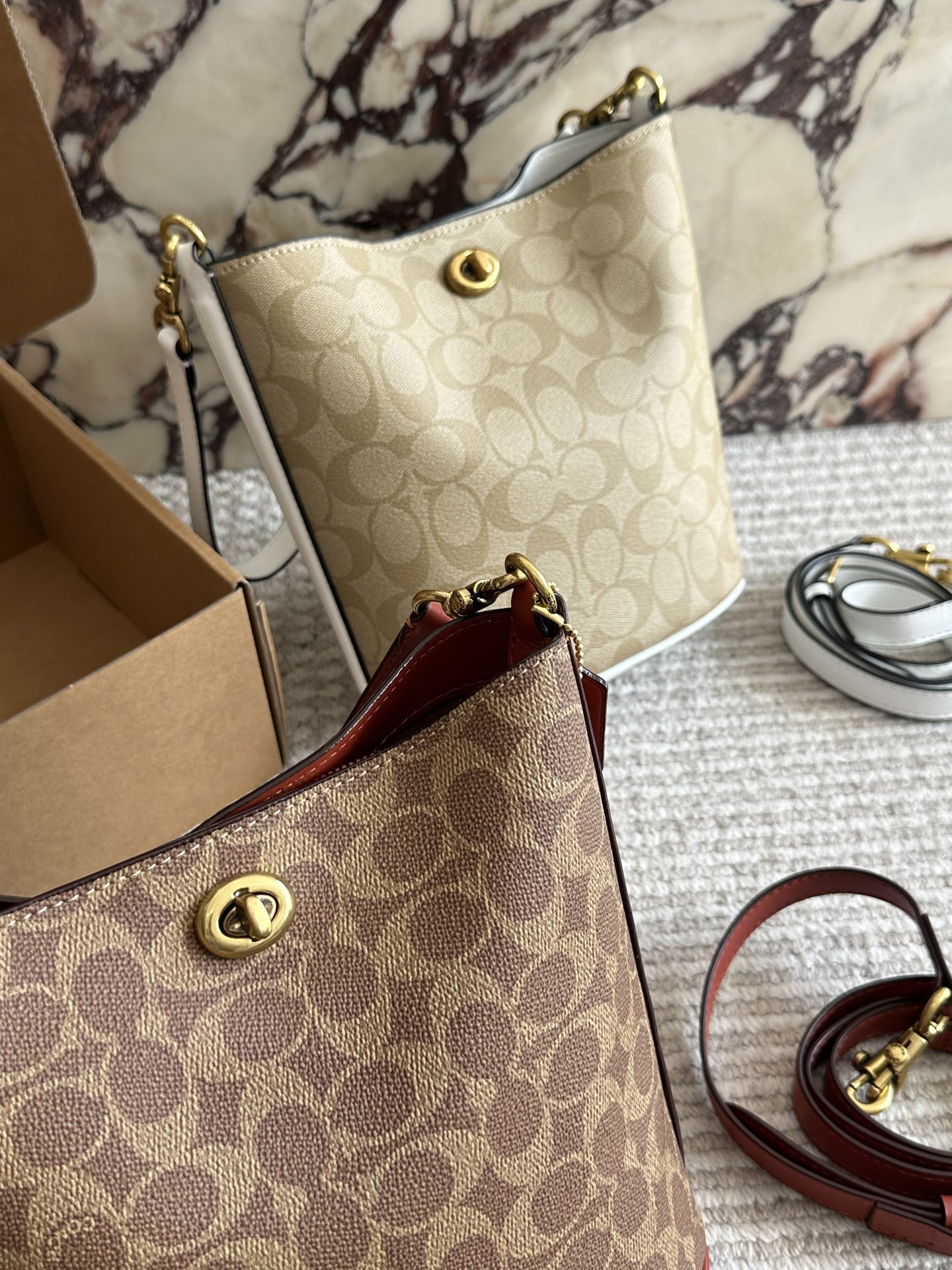 💰190 配盒 size：21 17cm C家 新款水桶包 蔻驰最新一季的 休闲随性的包型，立体饱满 腋下/斜挎都不成问题 通勤必备 搜索 coach 水桶