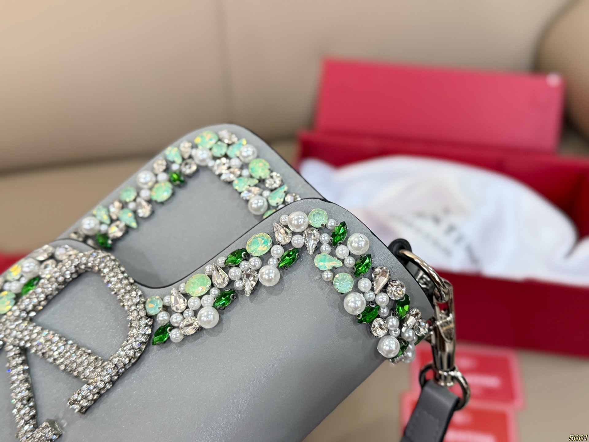 ¥260折叠盒 华伦天奴 Valentino大v包 百搭经典 精致的一只 真的超级无敌巨可爱 仙气满满 小姐姐日常必入款 尺寸25 13