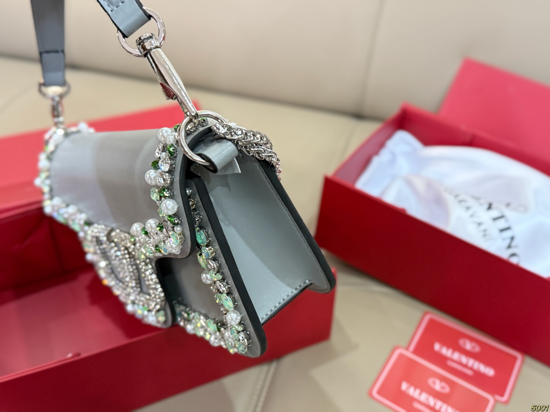 ¥260折叠盒 华伦天奴 Valentino大v包 百搭经典 精致的一只 真的超级无敌巨可爱 仙气满满 小姐姐日常必入款 尺寸25 13