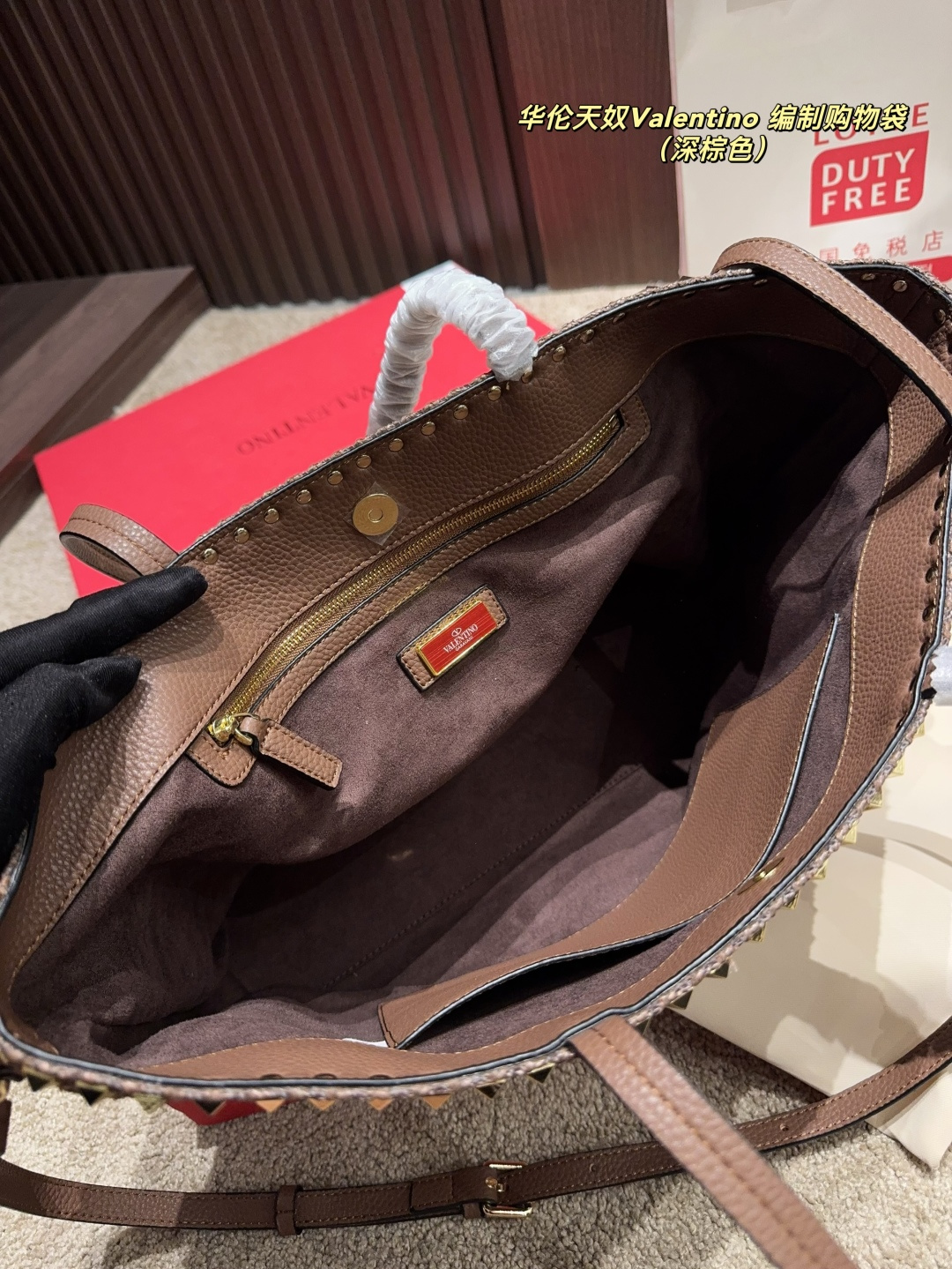p170配盒⚠️尺寸45.28 华伦天奴Valentino 编制购物袋 俏皮超个性谁背谁好看 掩饰不住的洋气 精致走线 拼色很有特点 巨百搭可随心日常搭配 休闲俏皮同时又带着一点o名媛范 必将成为新年春夏的超级爆款 &hearts;️