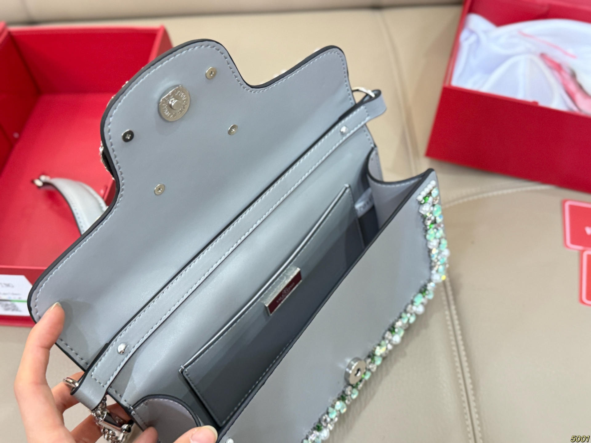 ¥260折叠盒 华伦天奴 Valentino大v包 百搭经典 精致的一只 真的超级无敌巨可爱 仙气满满 小姐姐日常必入款 尺寸25 13