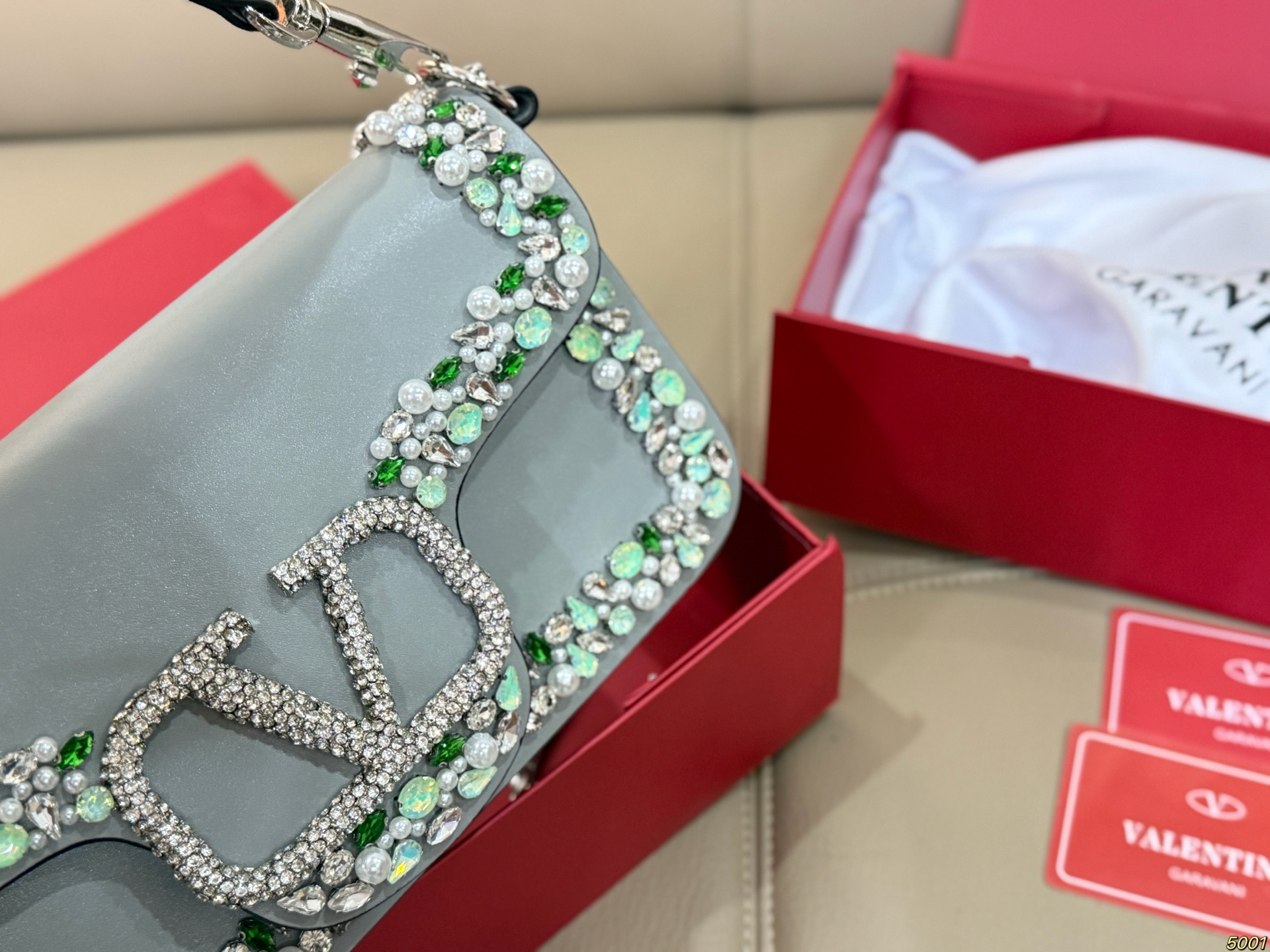 ¥260折叠盒 华伦天奴 Valentino大v包 百搭经典 精致的一只 真的超级无敌巨可爱 仙气满满 小姐姐日常必入款 尺寸25 13