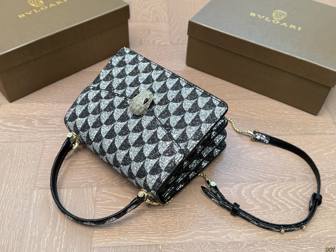 &yen;155配盒 宝格丽 Bvlgari蛇头包 ⚠️顶级原单 不愧是开挂般的存在 包身轻便 百搭 给予满满的高级感 尺寸21 15