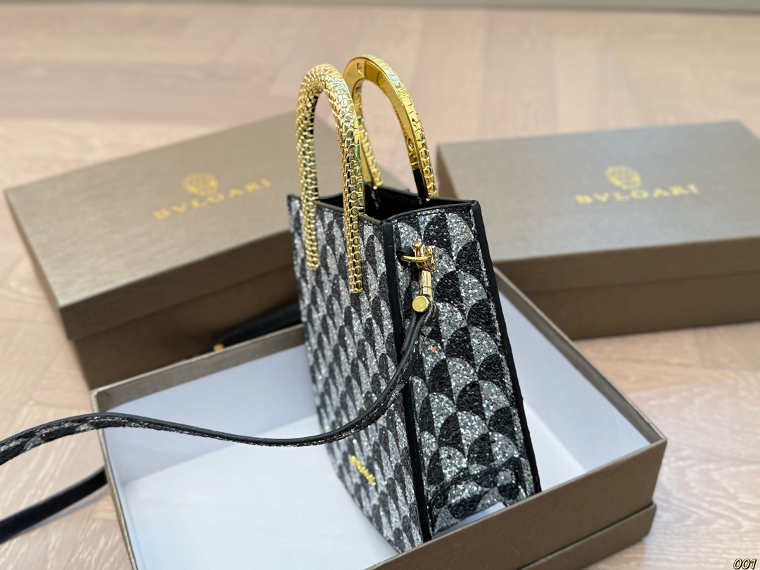 &yen;145配盒 宝格丽 Bvlgari蛇头包 ⚠️顶级原单 不愧是开挂般的存在 包身轻便 百搭 给予满满的高级感 尺寸16 19