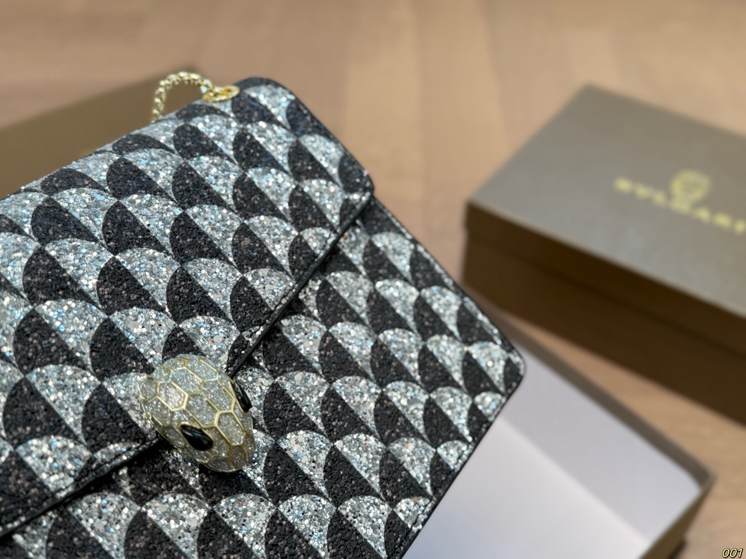 &yen;145配盒 宝格丽 Bvlgari蛇头包 ⚠️顶级原单 不愧是开挂般的存在 包身轻便 百搭 给予满满的高级感 尺寸25 17