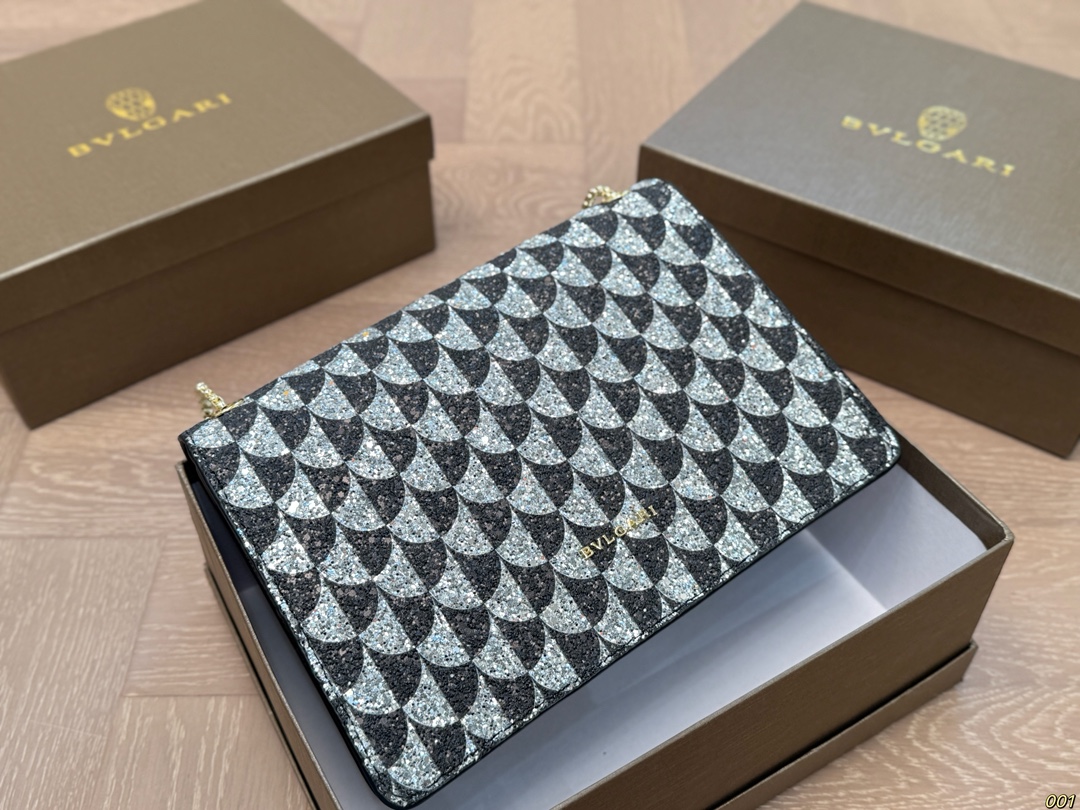 &yen;145配盒 宝格丽 Bvlgari蛇头包 ⚠️顶级原单 不愧是开挂般的存在 包身轻便 百搭 给予满满的高级感 尺寸25 17