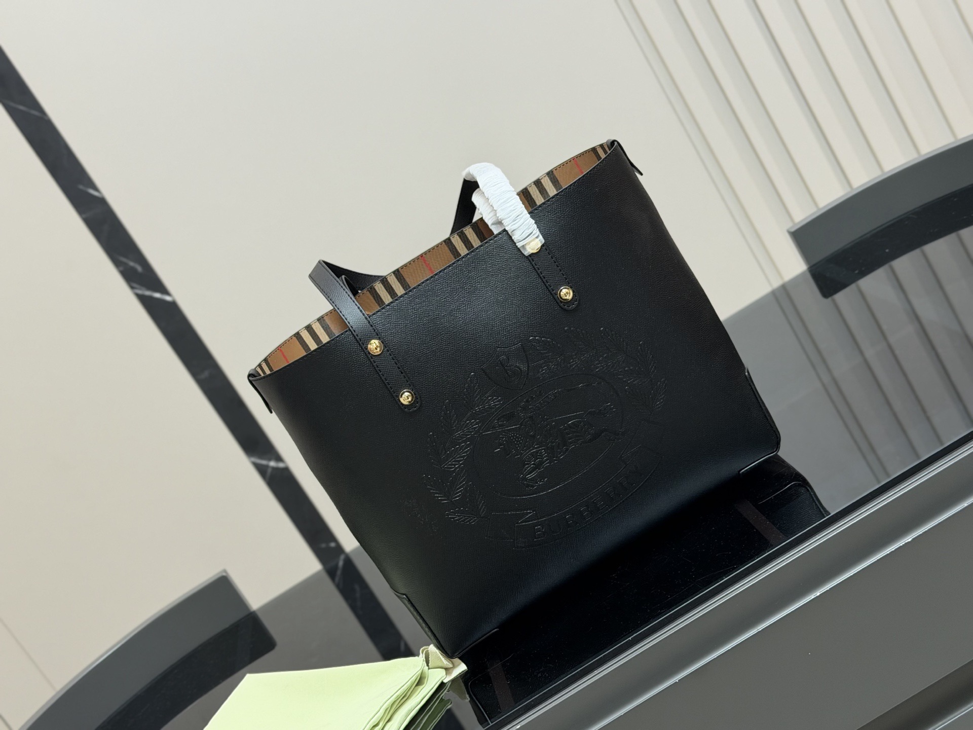 &yen;160 巴宝莉购物袋🛍️ 帆布面料✅ 大容量 满足日常 特别适合宝妈 超级能装! 尺寸: 35.30cm