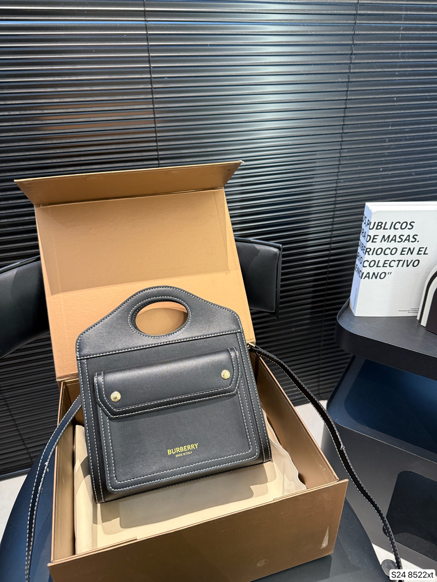 P170配折叠盒 Burberry口袋包黑色 帆布包 pocket 自带vintage气质。 尺寸23 22 货号8522