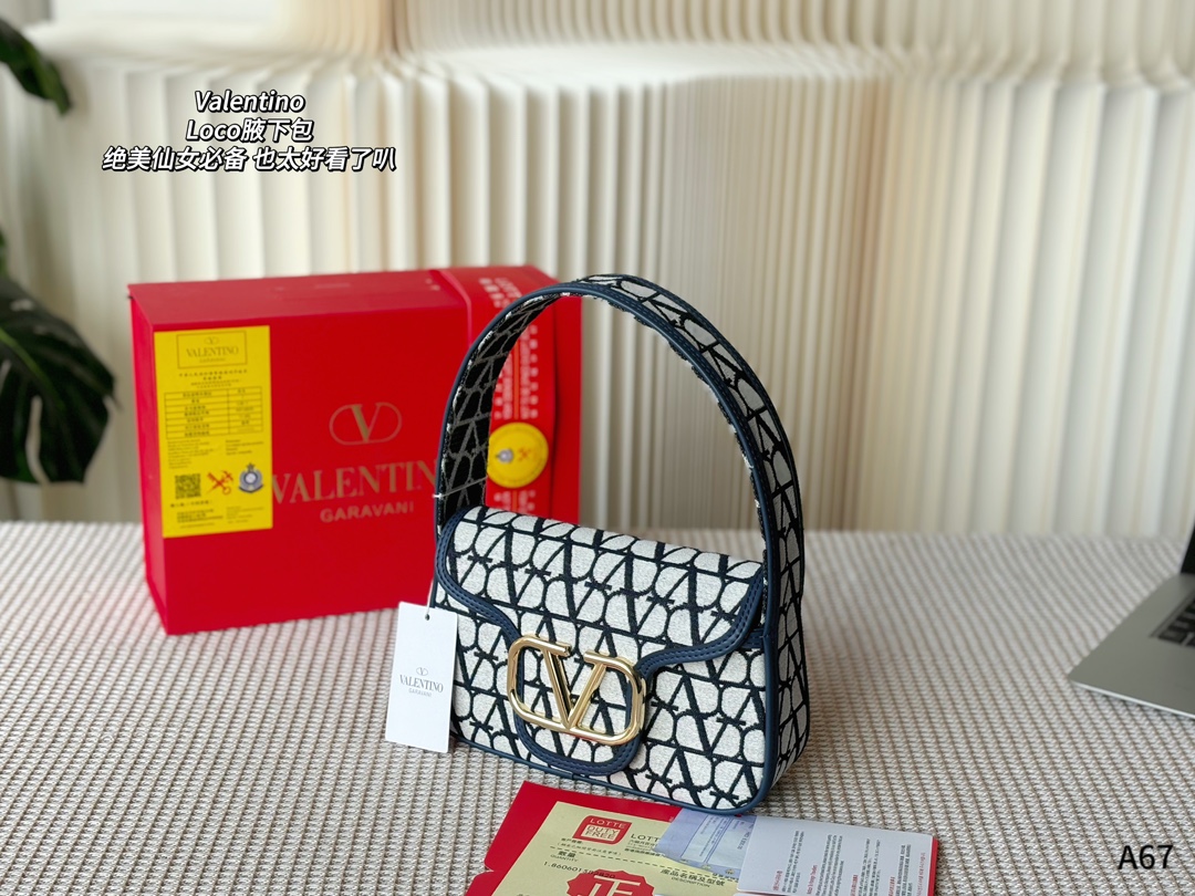 💰135 折叠礼盒包装 🌟Valentino 华伦天奴Loco 绝美仙女必备 也太好看了叭 手提单肩都🉑 解锁时尚魅力 可盐可甜 做整条街最靓的女孩👩🏼&zwj;🦱 尺寸：23-7-13