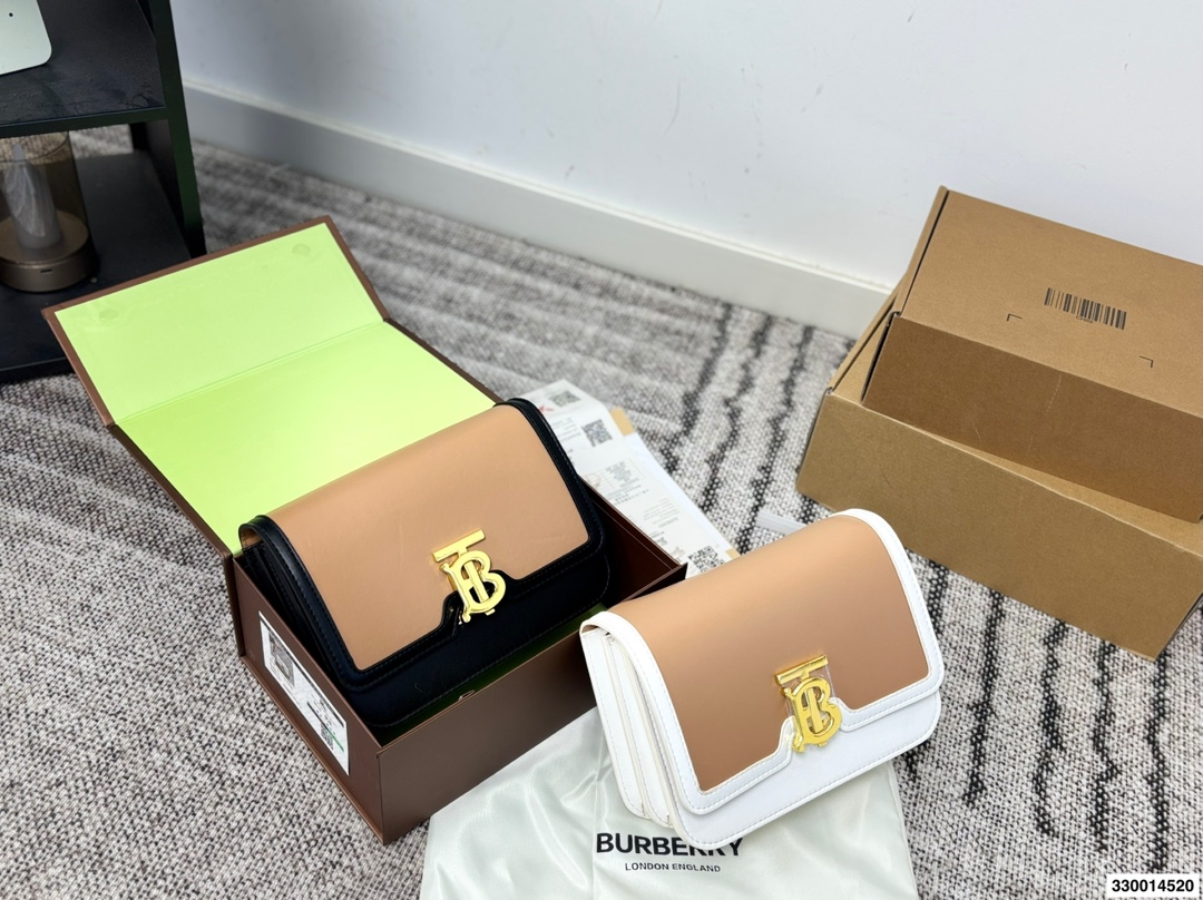 p170 配礼盒 Burberry巴宝莉TB金扣豆腐包 白色超美太适合春夏了 尺寸22.15